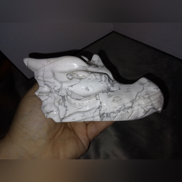 Howlite dragon head carving - Picture 1 of 9